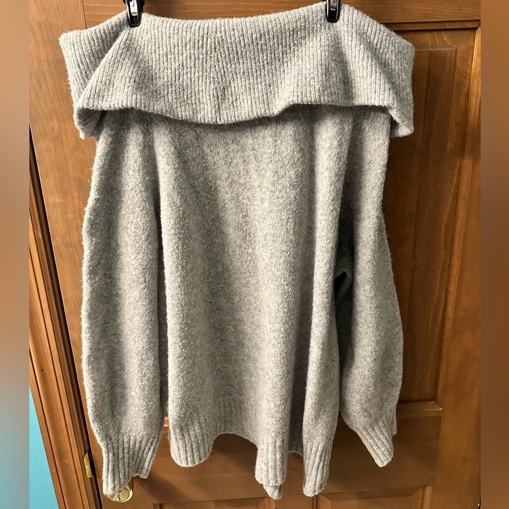 H&M off the shoulder sweater!